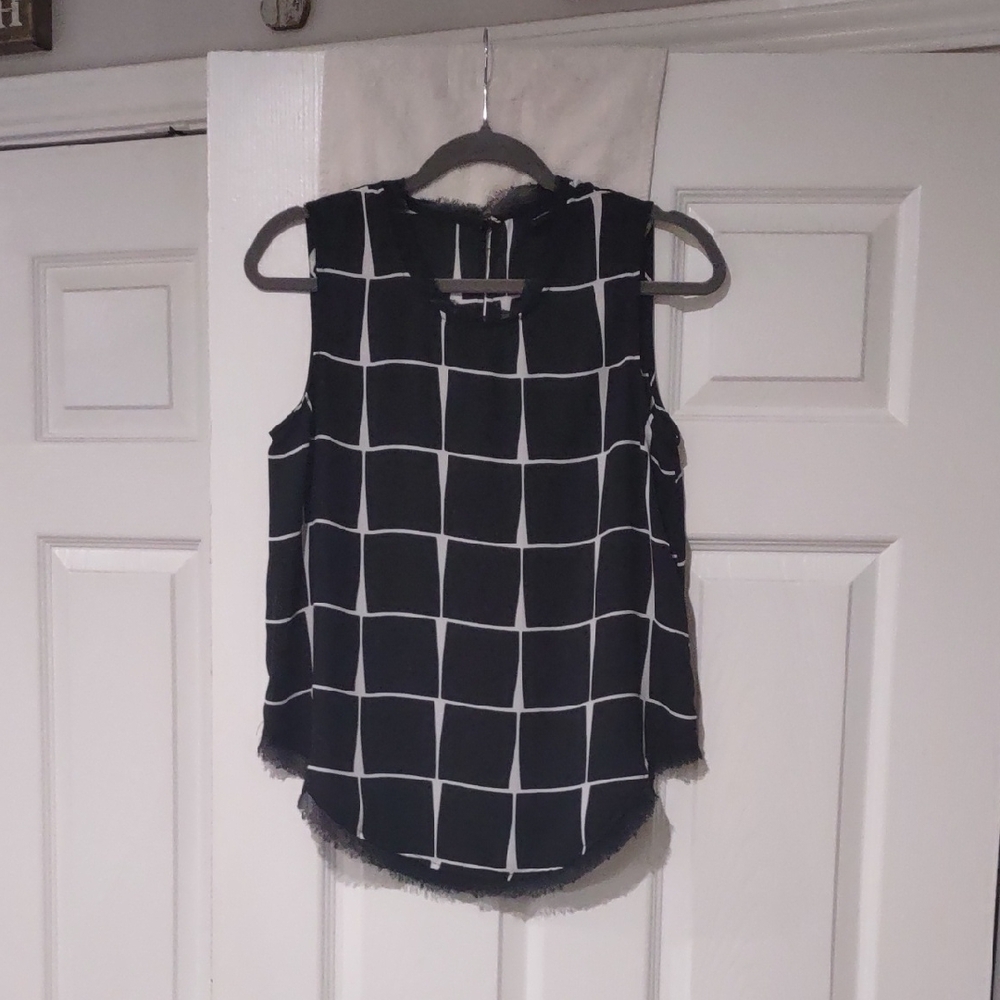 Who What Wear BlackWhite Sleeveless Top Sheer Band At Neck And Bottom Size Small